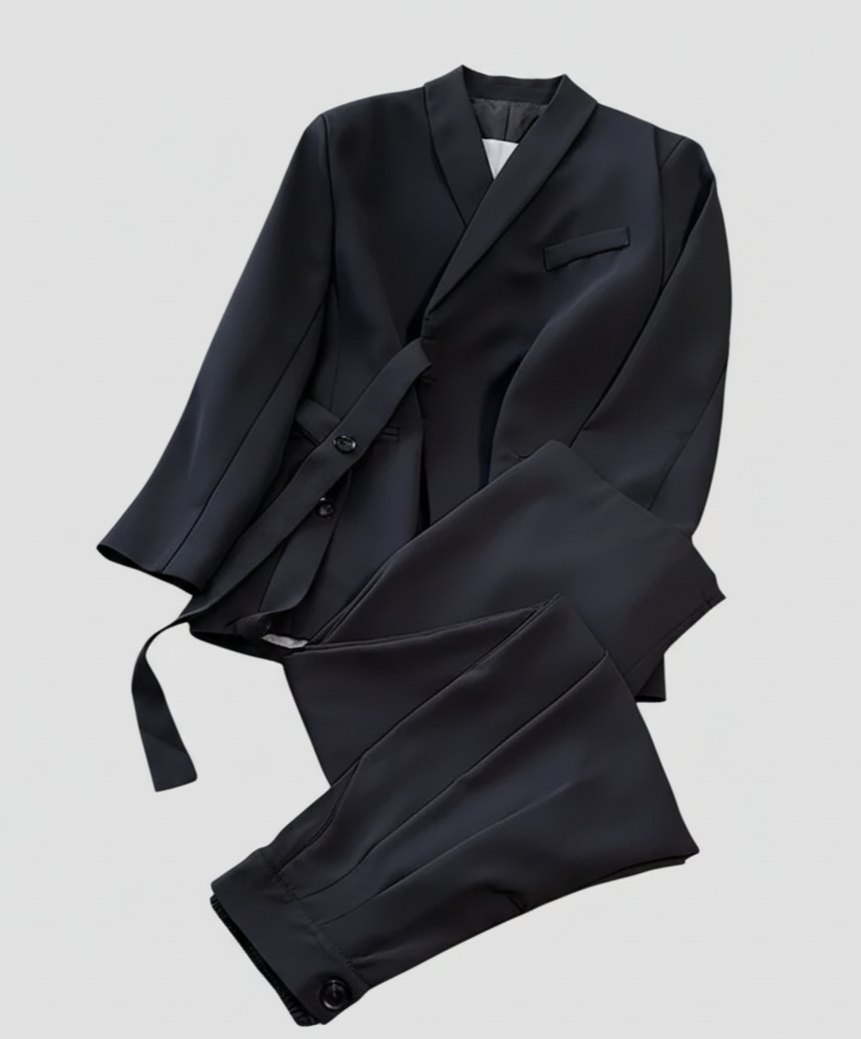 Costume coréen pour femme Amara | avec blazer ceinturé et pantalon large 4