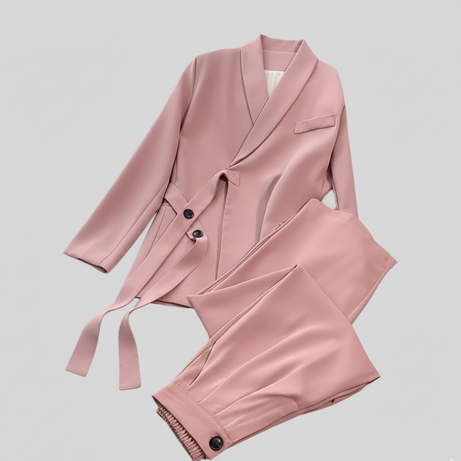Costume coréen pour femme Amara | avec blazer ceinturé et pantalon large 5
