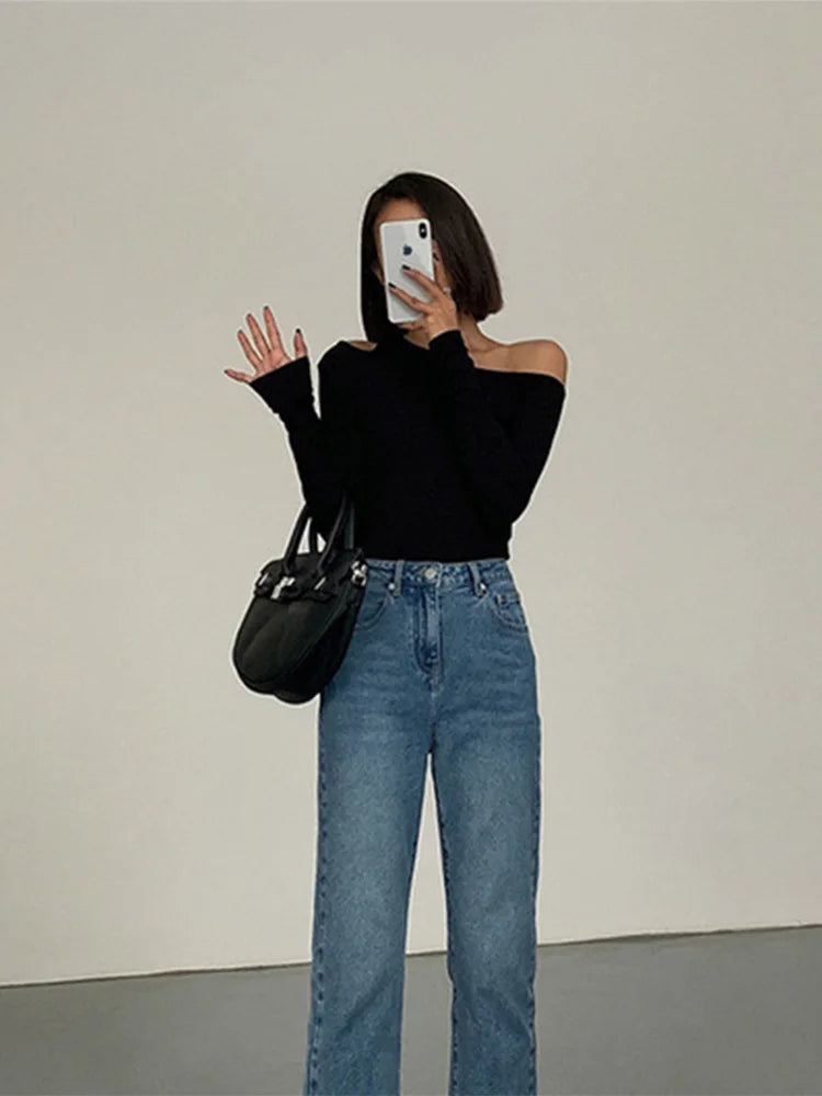 Liora Tee Shirt Manche Longue Femme Slim Fit à Col Dérangé | Sexy, Chic, Décontracté 1
