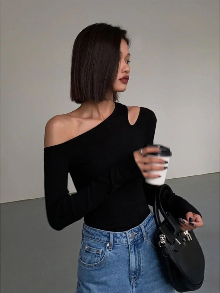 Liora Tee Shirt Manche Longue Femme Slim Fit à Col Dérangé | Sexy, Chic, Décontracté 3