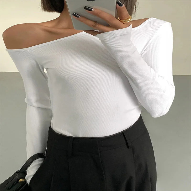 Liora Tee Shirt Manche Longue Femme Slim Fit à Col Dérangé | Sexy, Chic, Décontracté 6