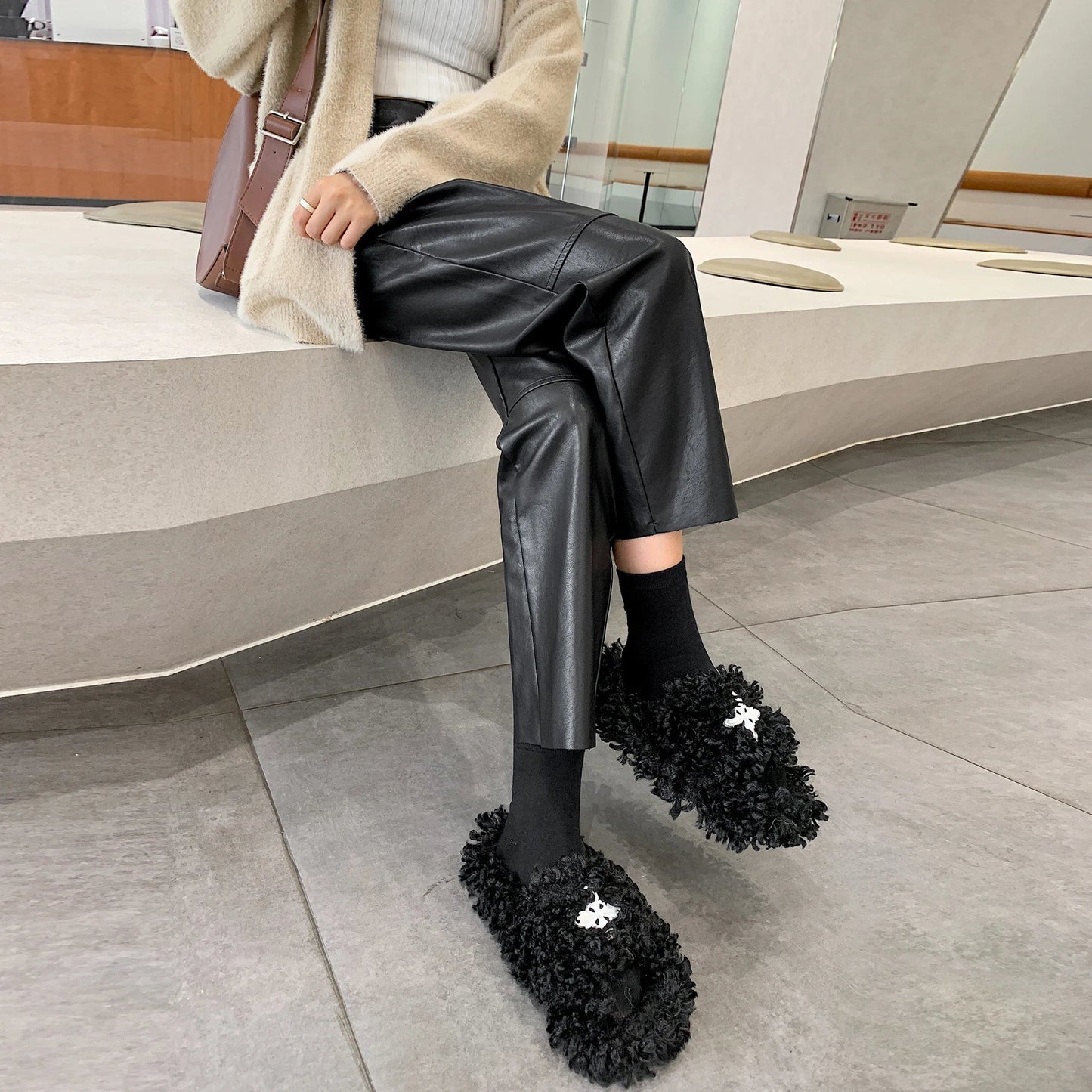 Pantalon en cuir taille haute coupe droite avec poches pour femme Vinta 3