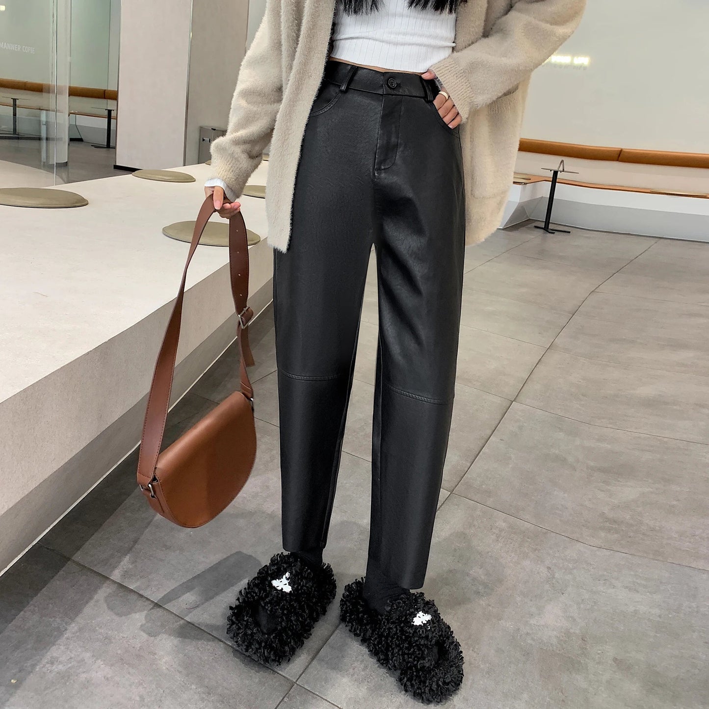 Pantalon en cuir taille haute coupe droite avec poches pour femme Vinta 4