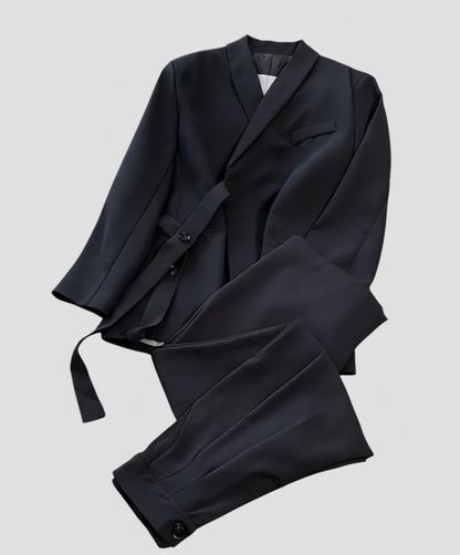 Costume coréen pour femme Amara | avec blazer ceinturé et pantalon large 4