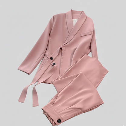 Costume coréen pour femme Amara | avec blazer ceinturé et pantalon large 5
