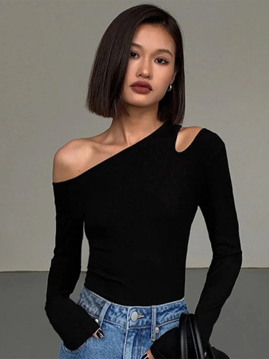 Liora Tee Shirt Manche Longue Femme Slim Fit à Col Dérangé | Sexy, Chic, Décontracté 0
