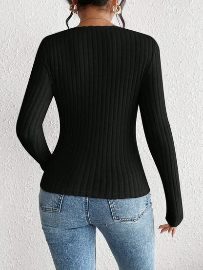Liora Tee Shirt Manche Longue Femme en Maille | Col Diamant, Confortable 1